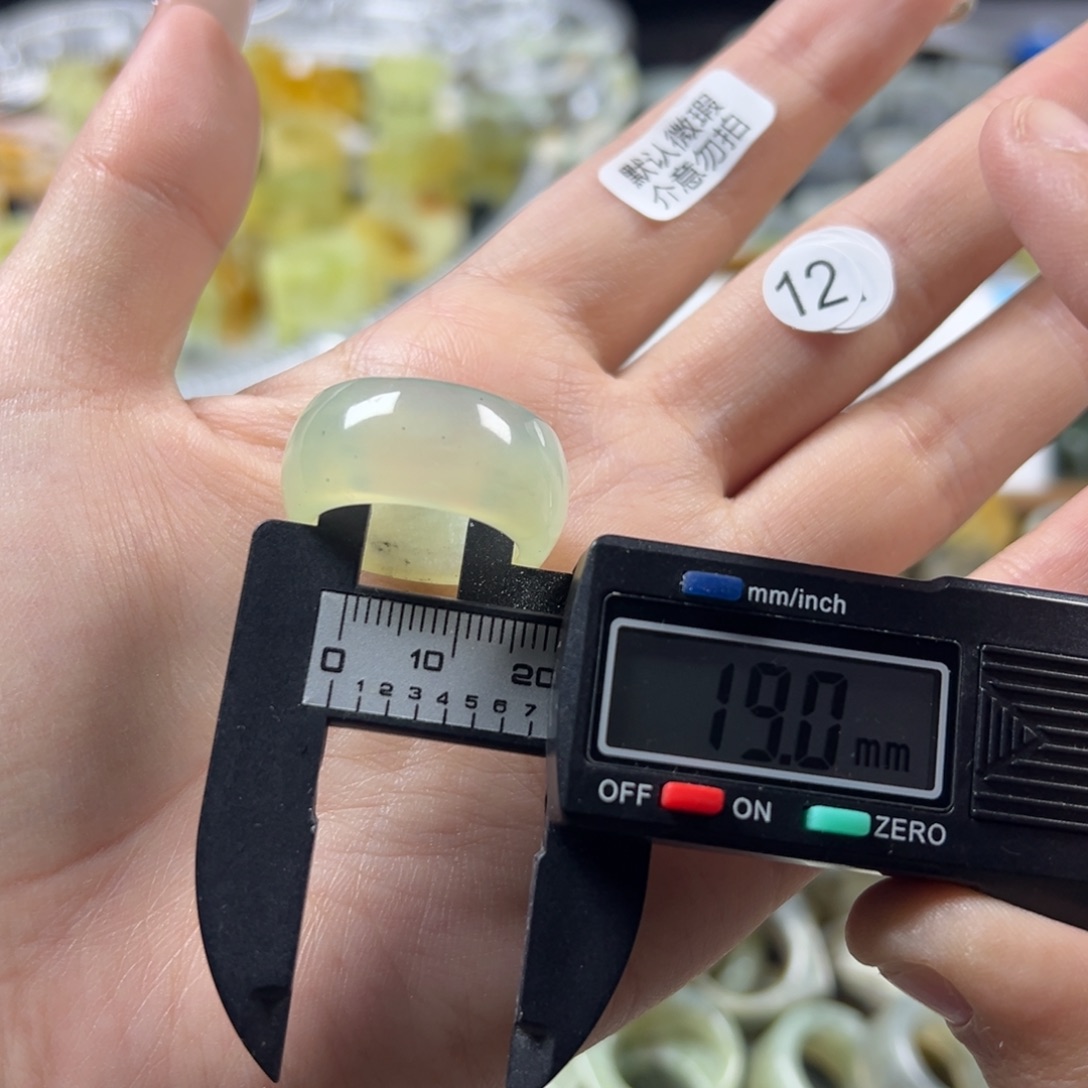 蛇纹石玉未镶嵌戒指