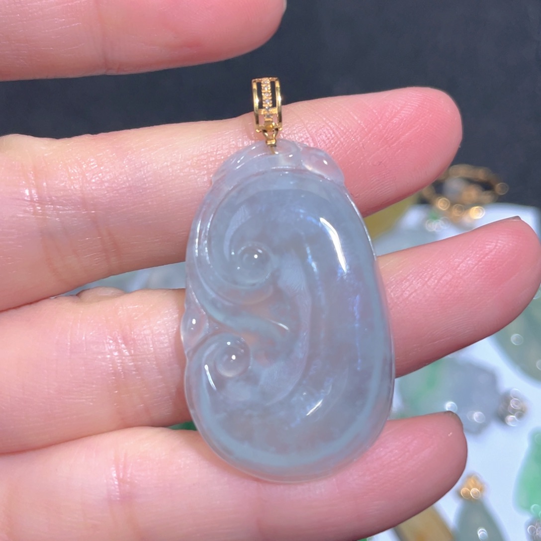 翡翠颈饰18K金镶嵌翡翠