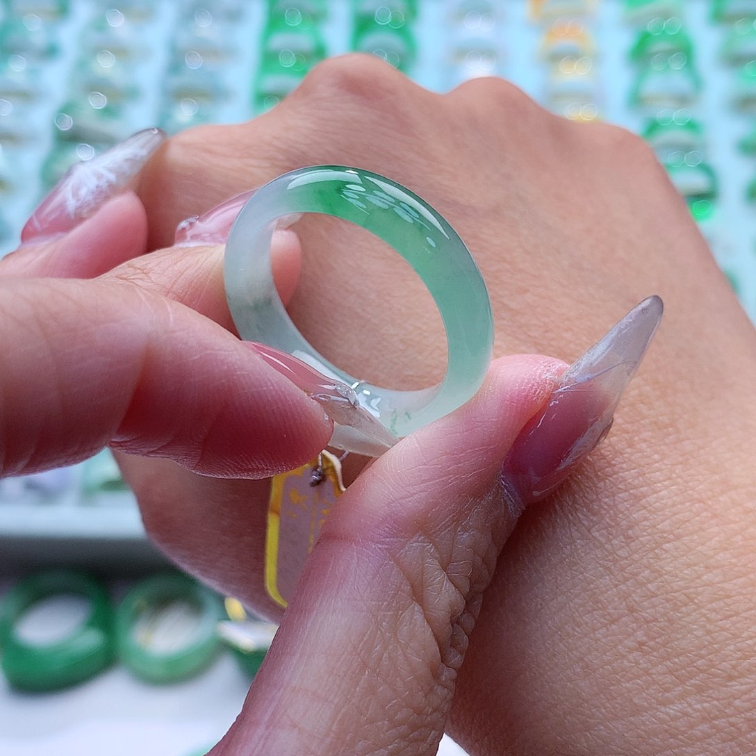 翡翠戒指未镶嵌玄*堂30号