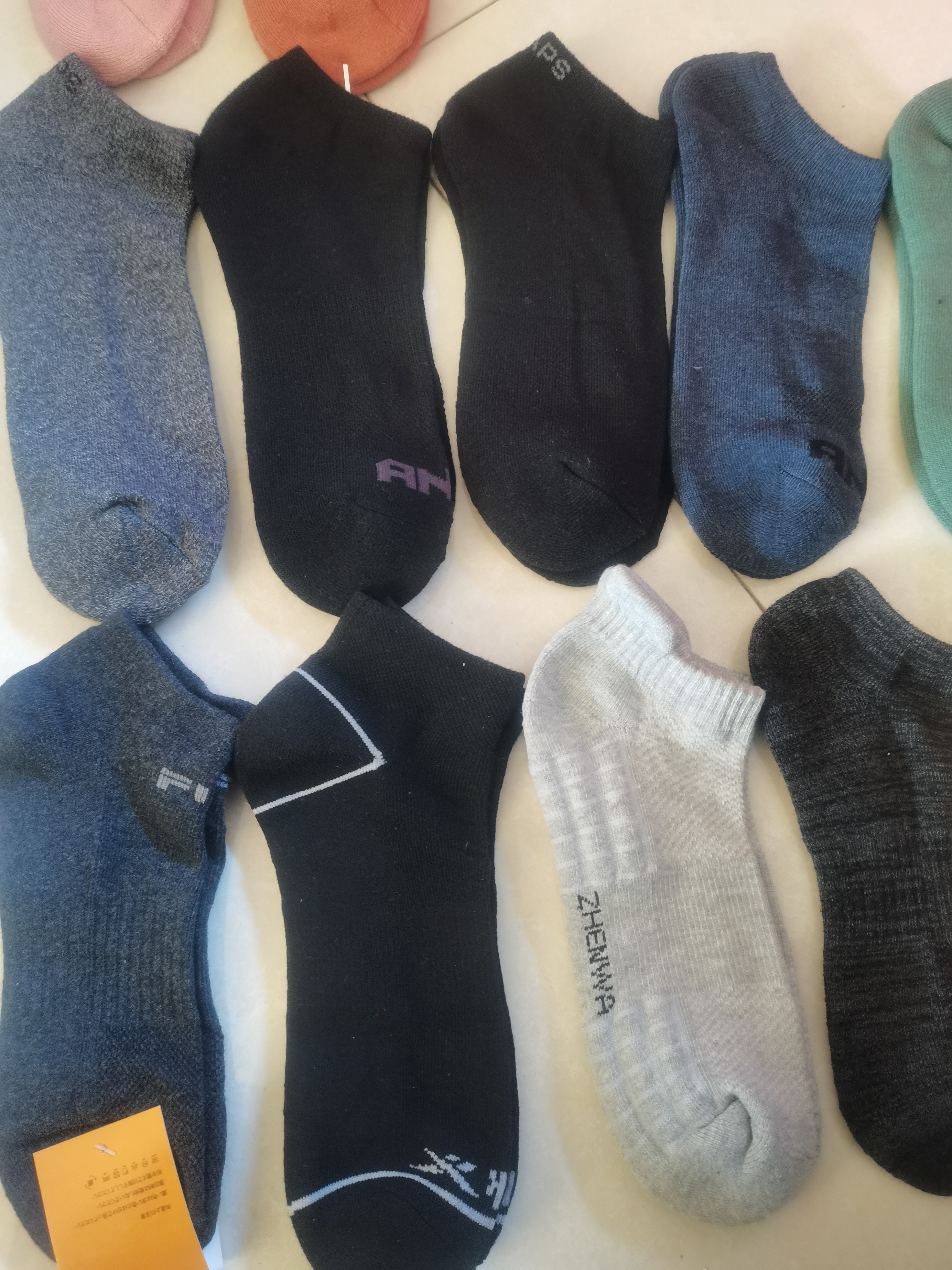 抗菌防臭中筒棉袜四季耐磨吸汗舒适运动袜