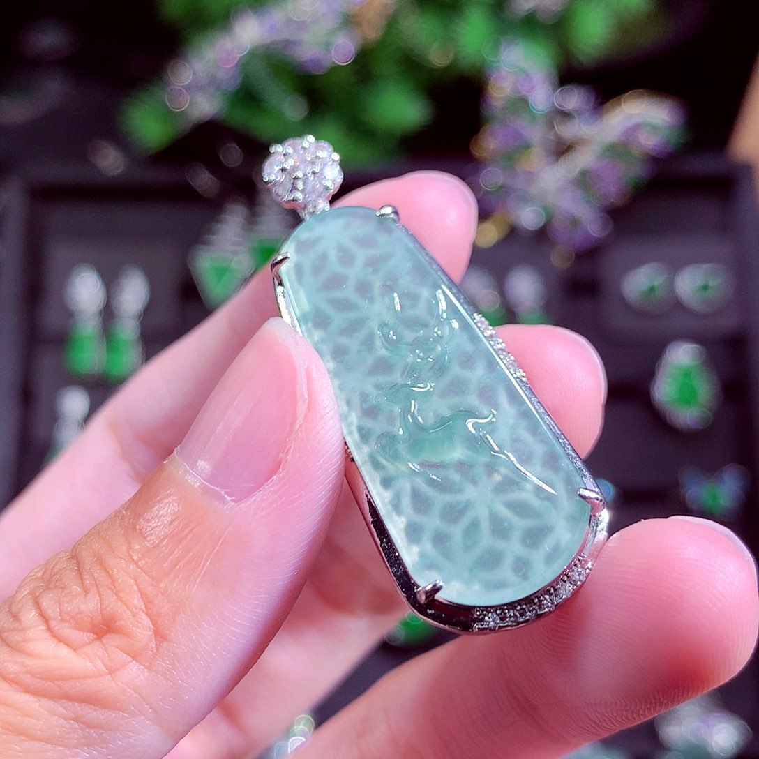 颈饰未镶嵌翡翠天然