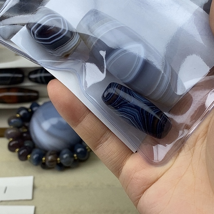 宇***行玛瑙/玉髓合金颈饰