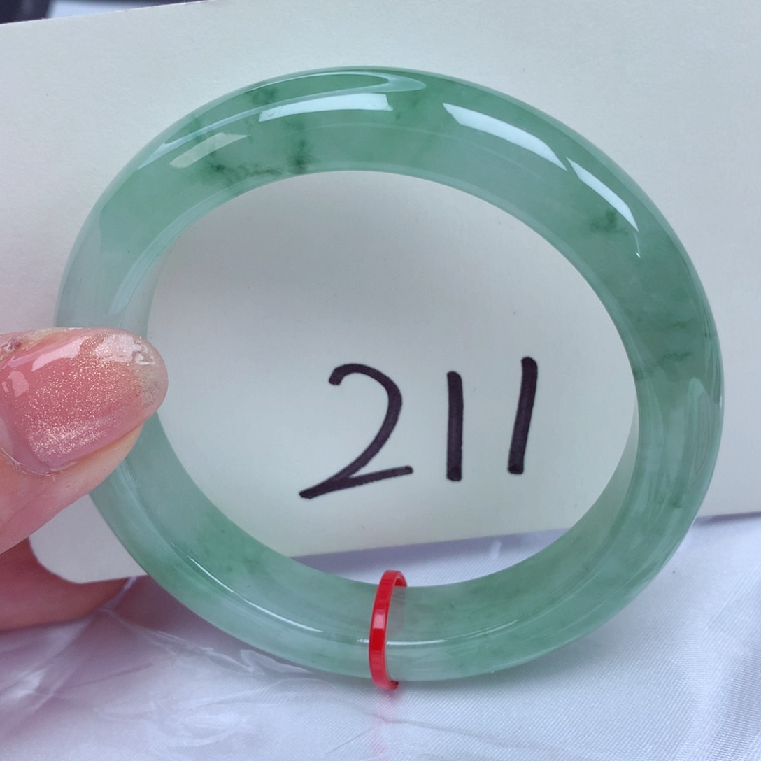 翡翠手镯未镶嵌翡翠