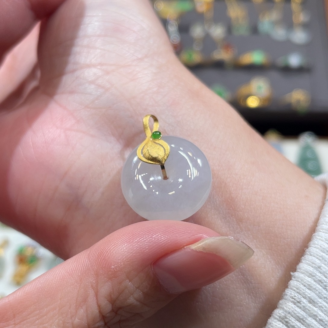 翡翠颈饰18K金镶嵌冰平安扣