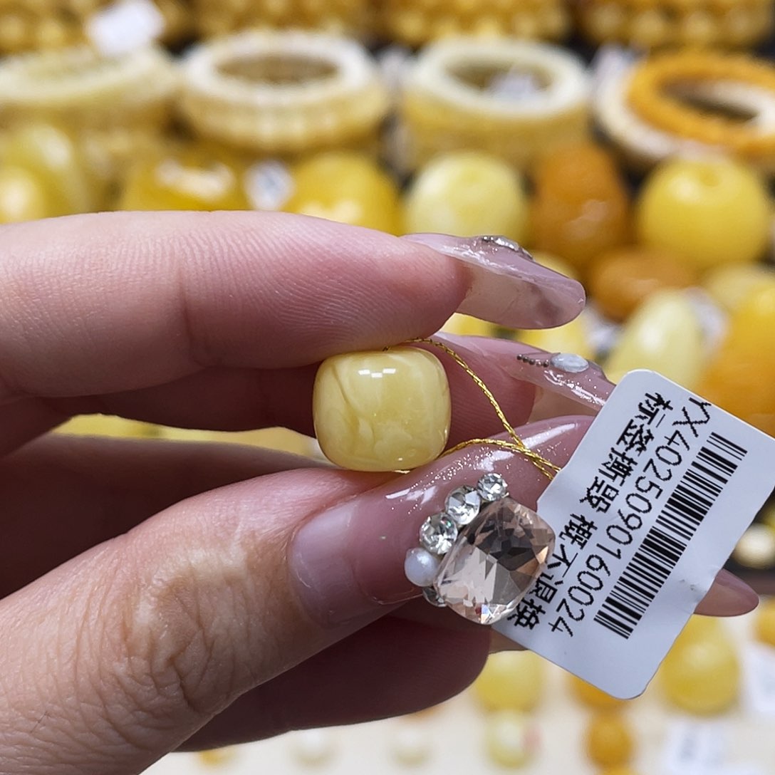 琥珀未镶嵌珠宝奇石11.4*9.7mm浓蜡妖花老型瑕