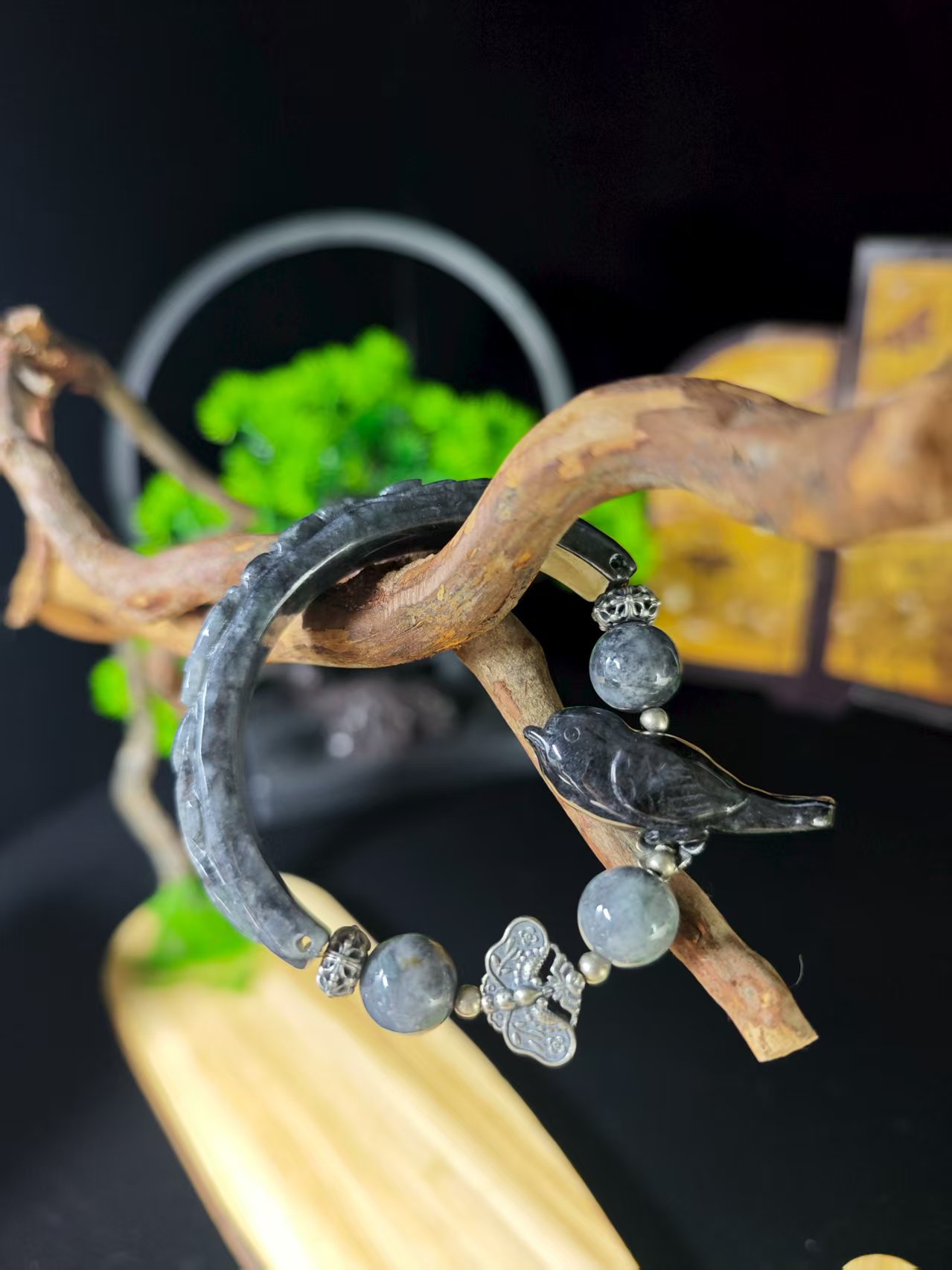 天然翡翠A货雕刻半镯