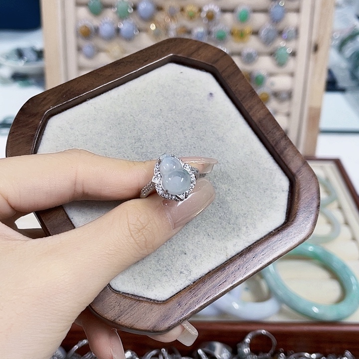 翡翠未镶嵌颈饰天然翡翠Ａ货