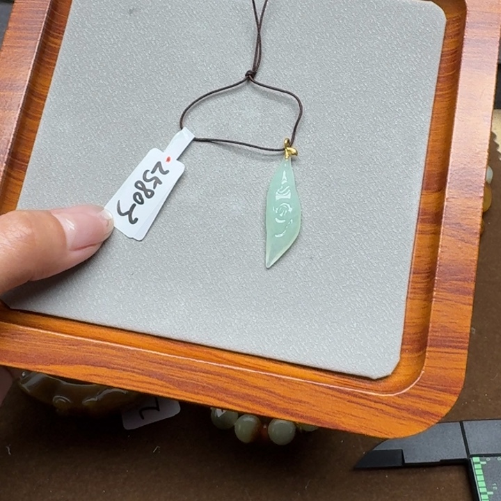 翡翠未镶嵌颈饰祥云项链