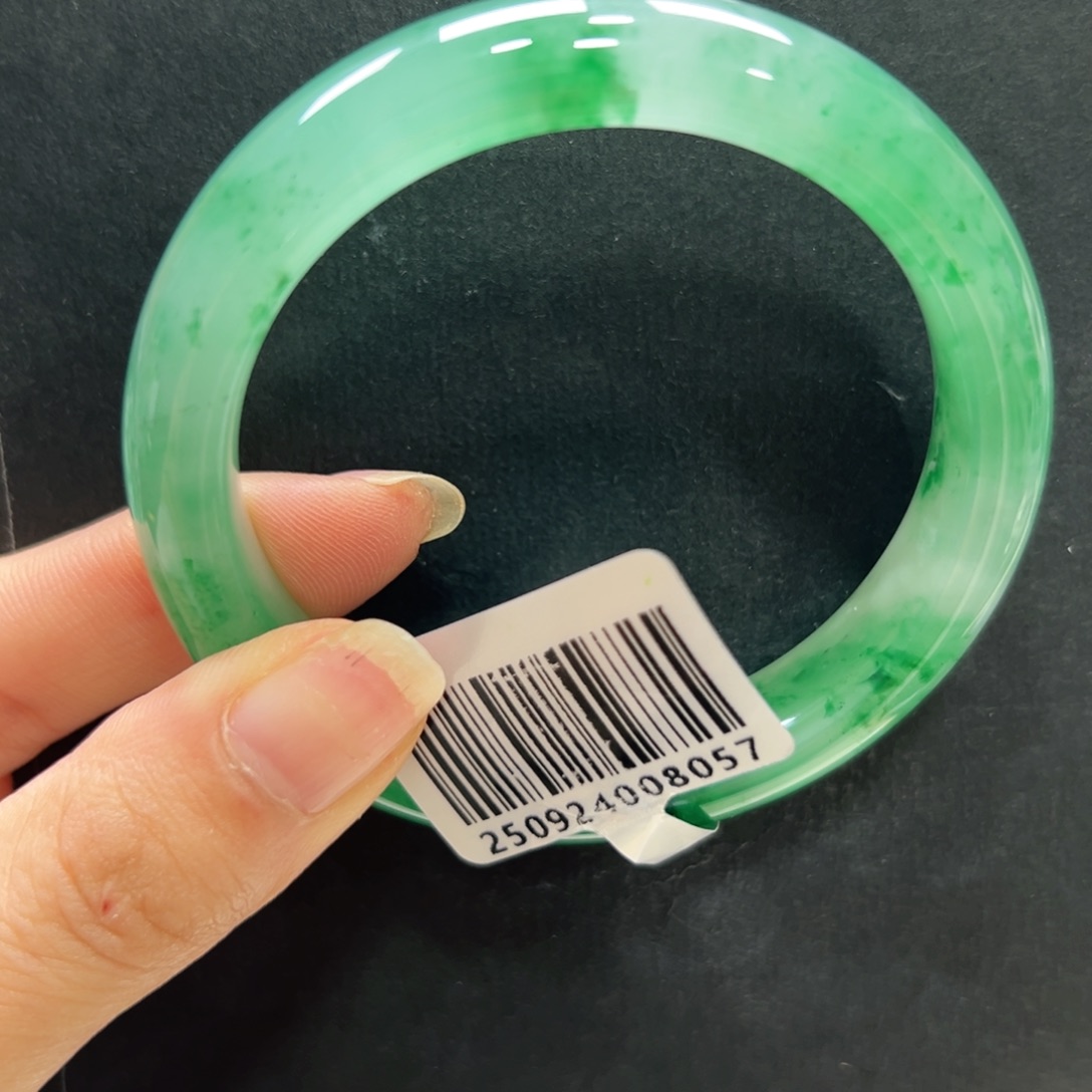 M***y石英质玉未镶嵌手镯