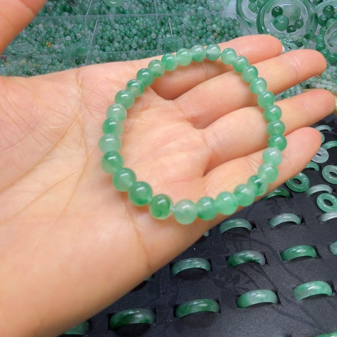 石英质玉（非洲翠）未镶嵌散珠冰甜绿珠子手串