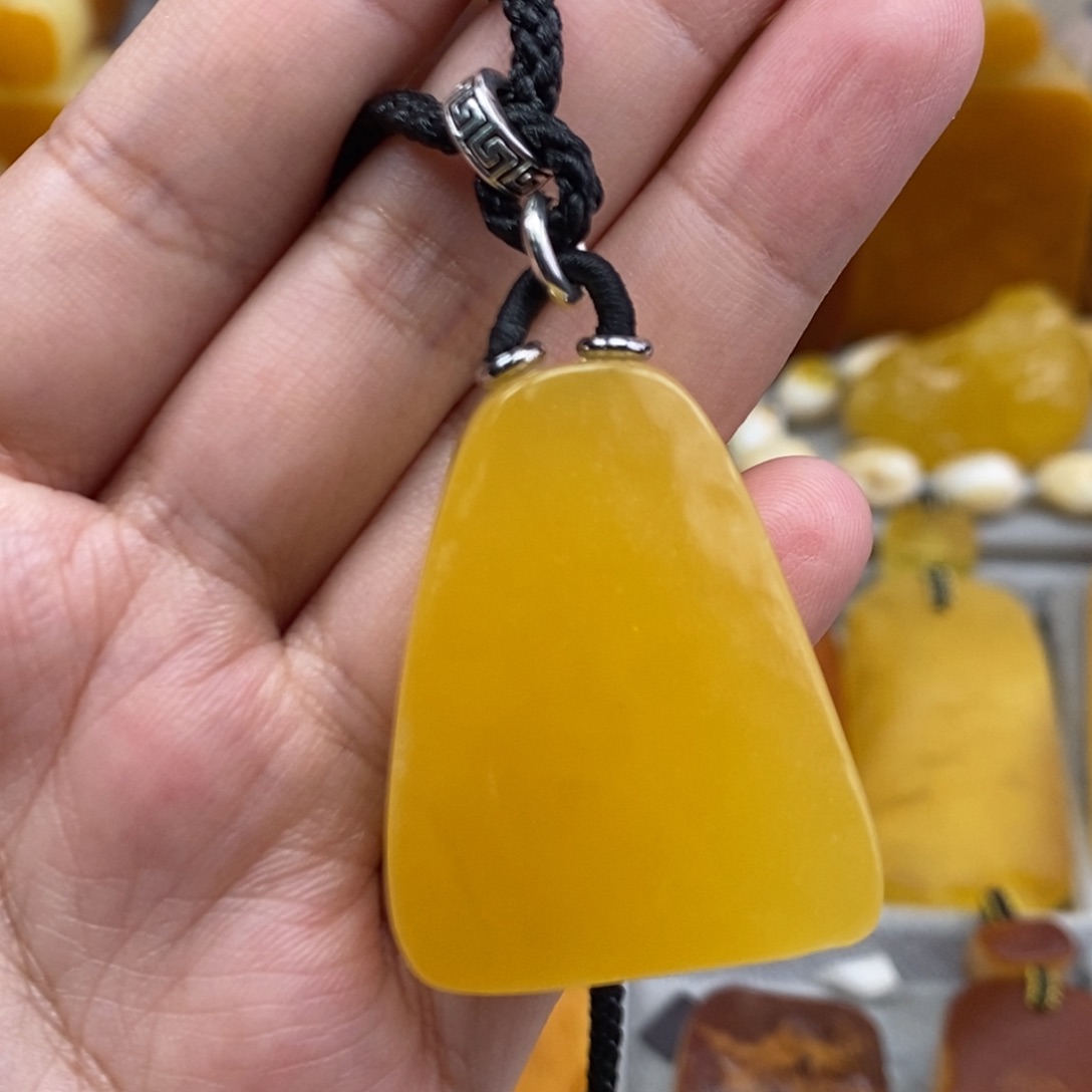 琥珀吊坠(赠链)未镶嵌