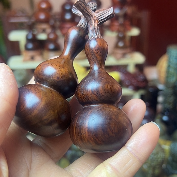 国标红木红酸酯摆件葫芦