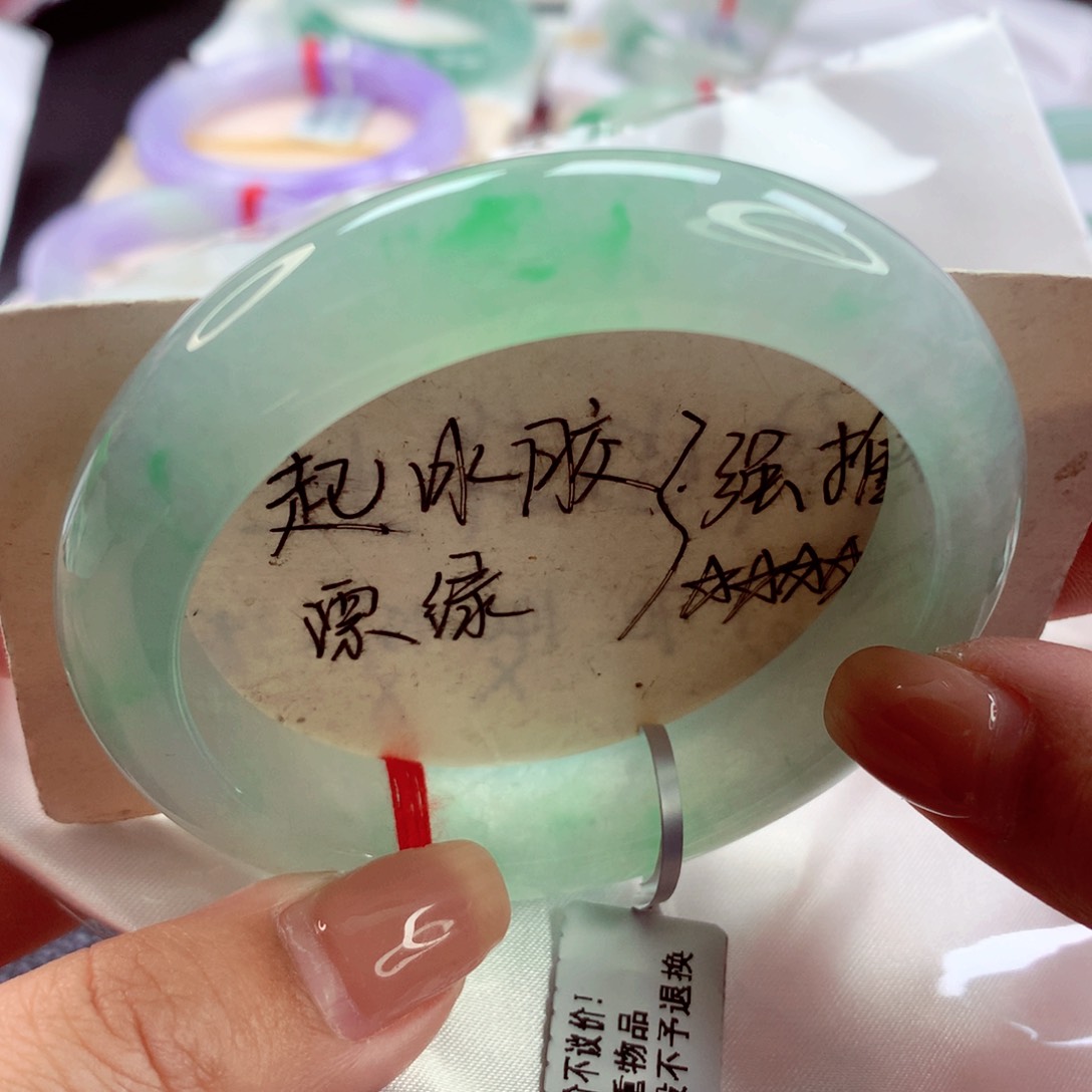 翡翠手镯未镶嵌师妹