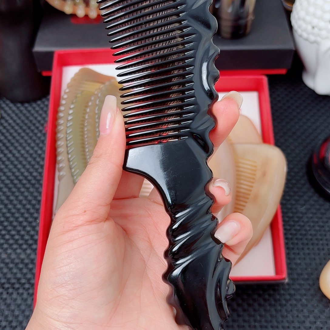 纯手工制作纯牛角梳子