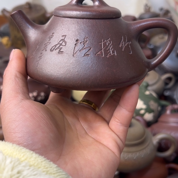 紫砂茶壶内盖划痕