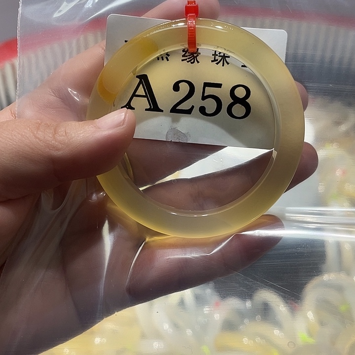 y***2玛瑙/玉髓未镶嵌手镯