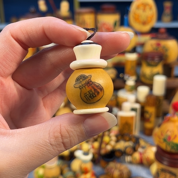 大叶紫檀（黑酸枝木类）侯*