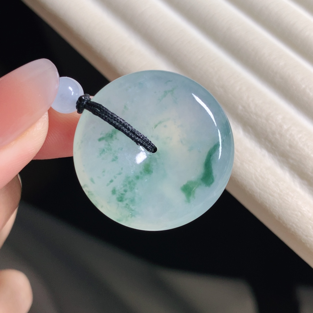 翡翠颈饰未镶嵌扣子