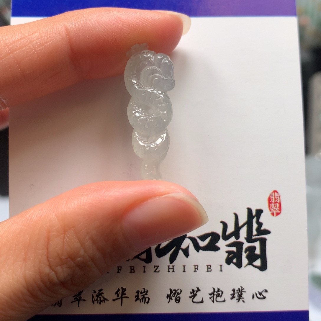 翡翠颈饰未镶嵌小蛇本命年吊坠