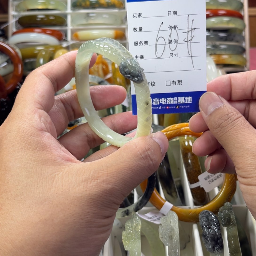 蛇纹石玉手镯未镶嵌
