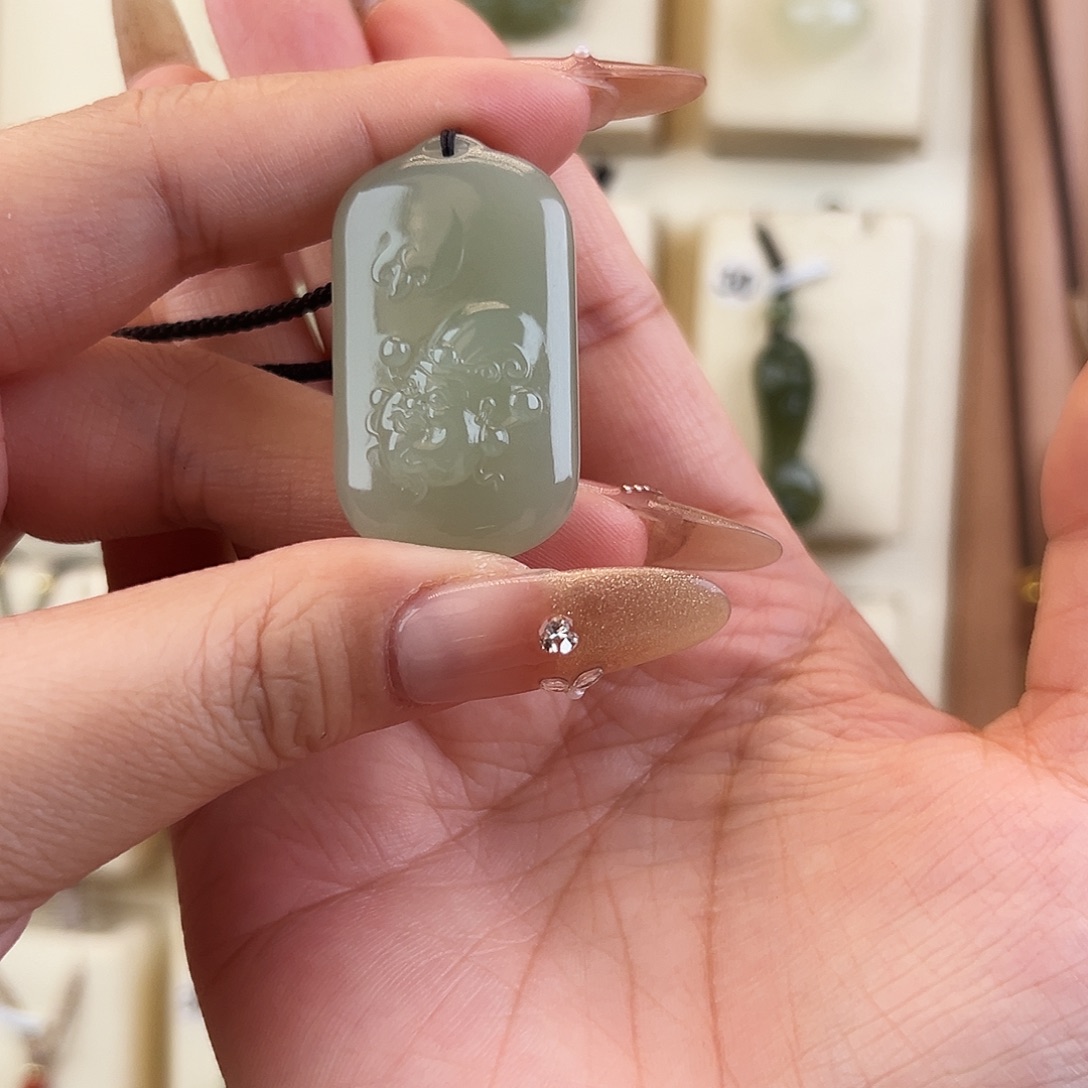 池***河和田玉未镶嵌吊坠(赠链)