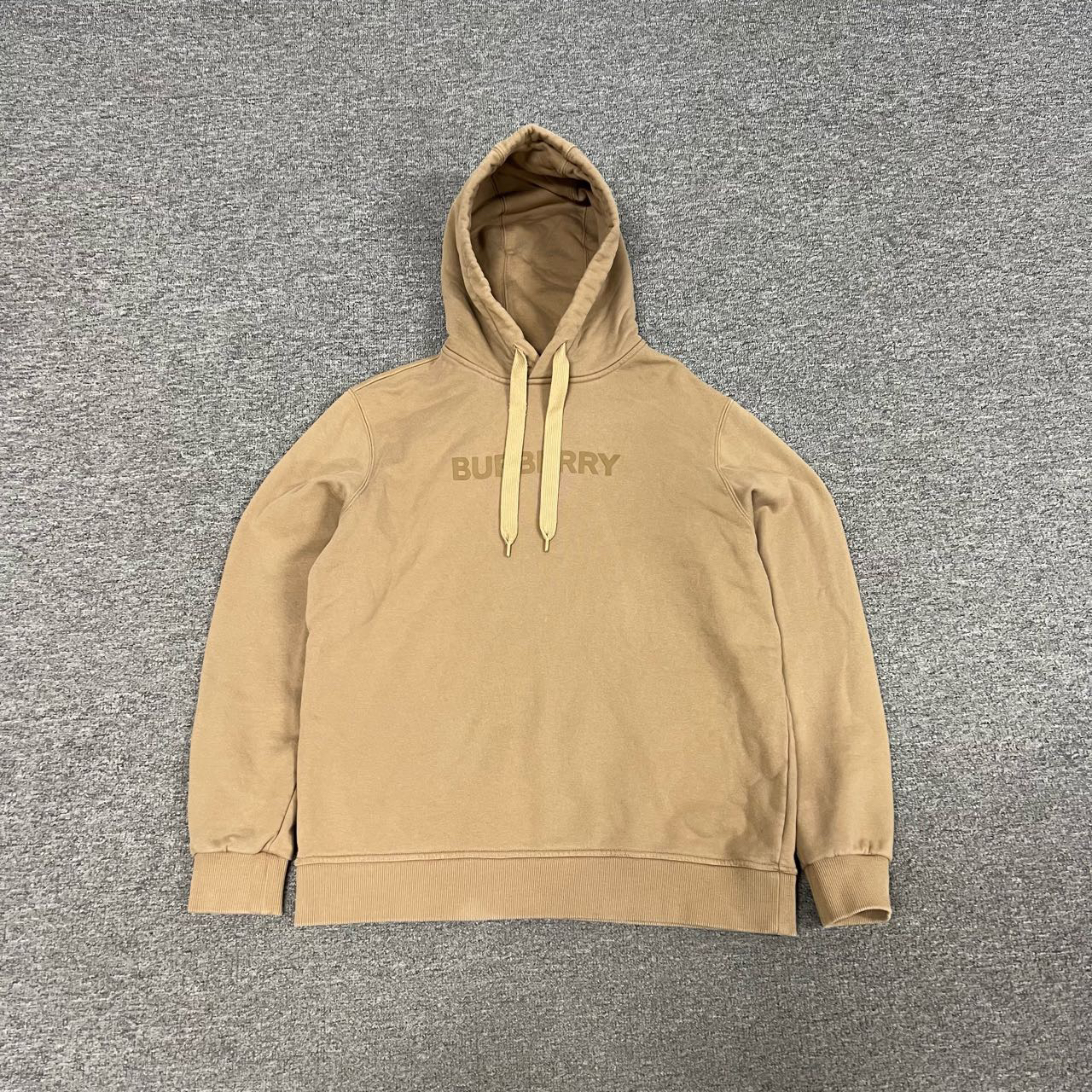 95新 BURBERRY/博柏利 字母印花Logo 卡其色连帽卫衣 M码