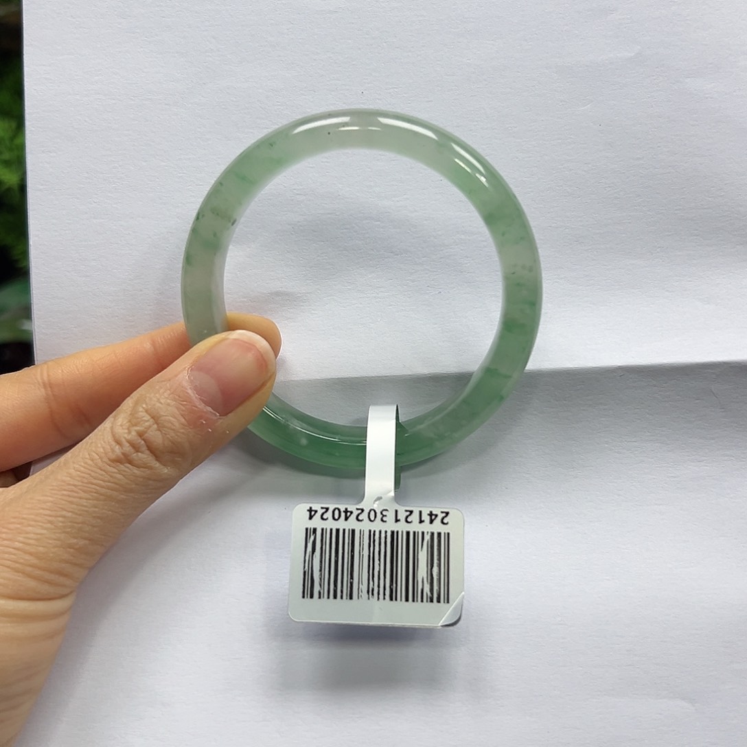 石英质玉手镯未镶嵌哦*