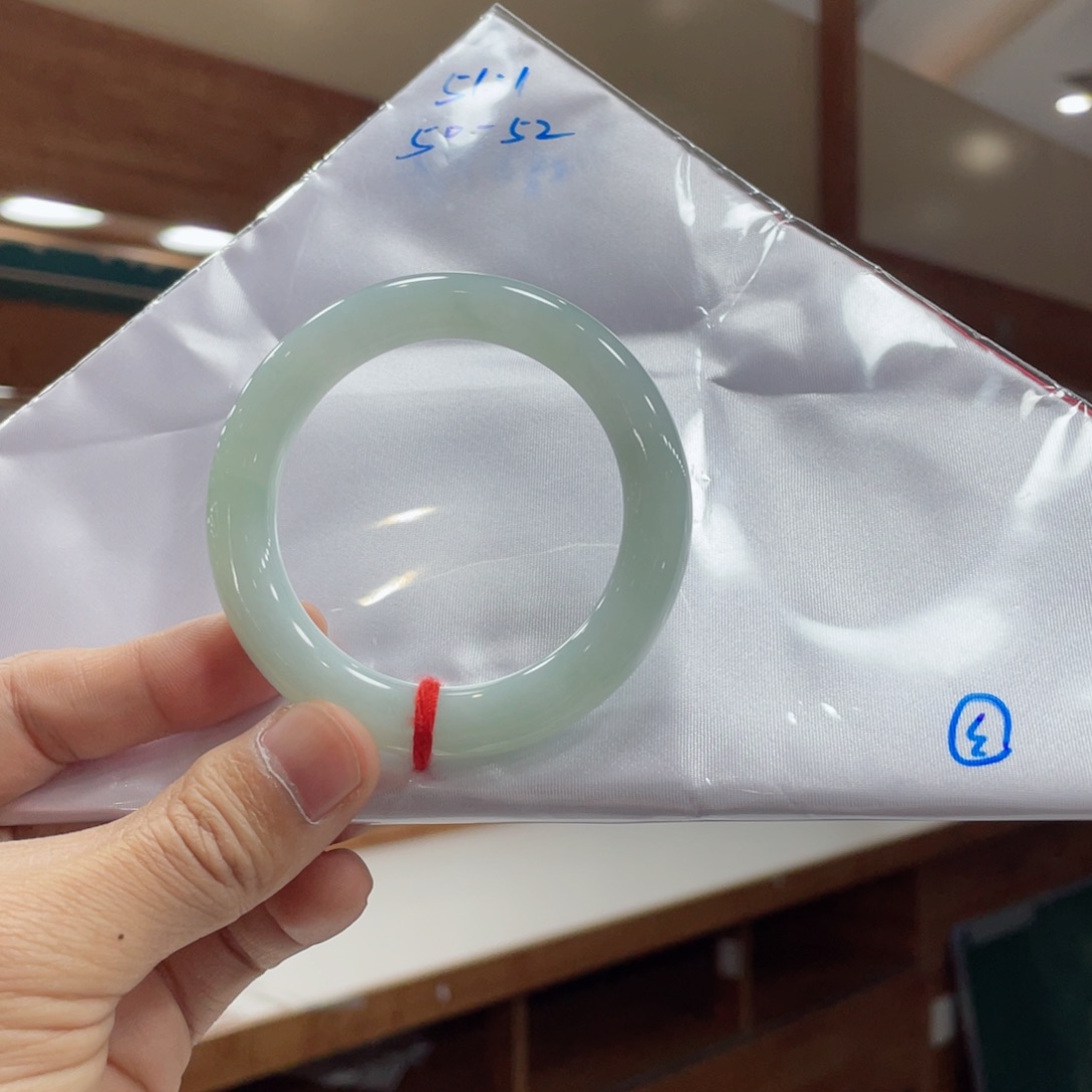 翡翠手镯未镶嵌买断有包容