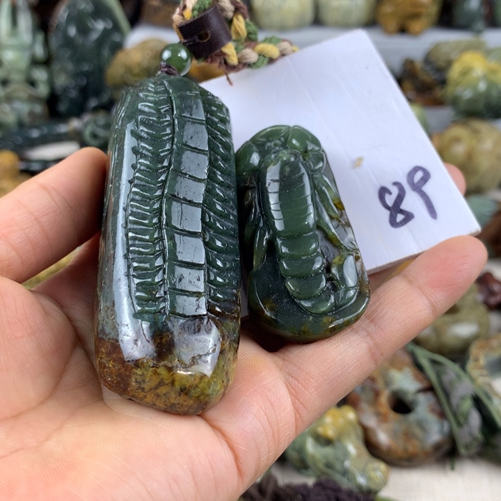 袁***真岫岩河磨玉（透闪石质玉）未镶嵌珠宝奇石