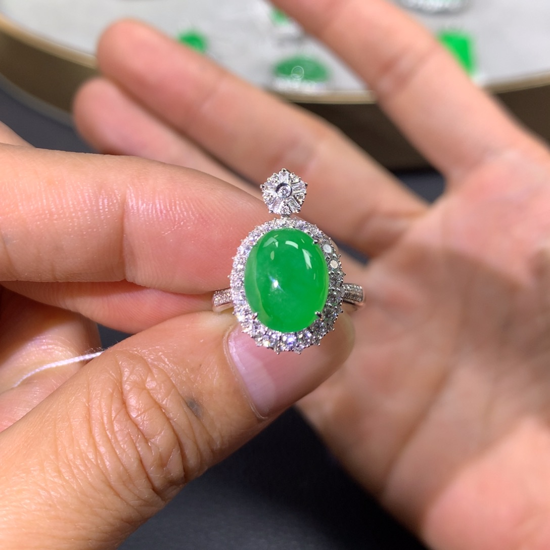 翡翠戒指18K金镶嵌翡翠