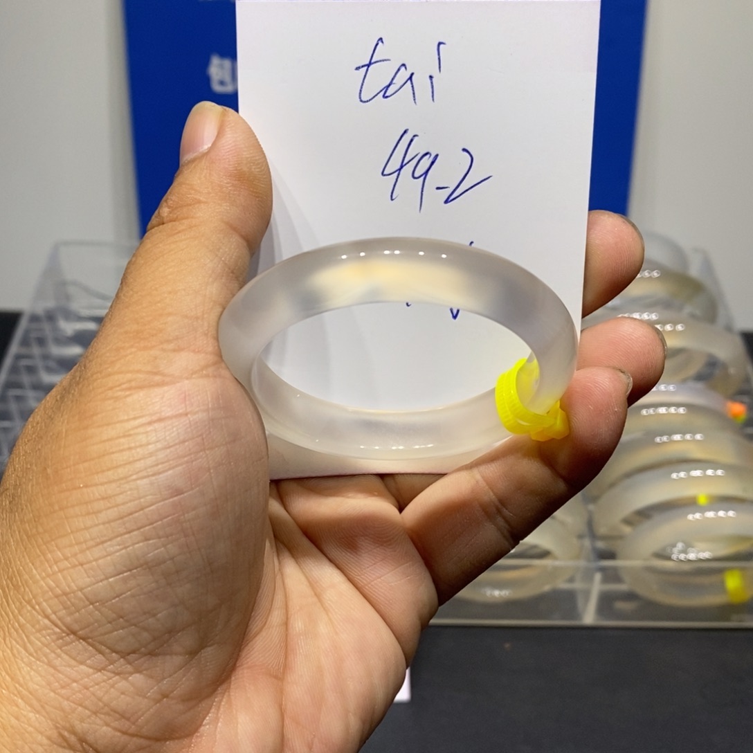 t***7玛瑙/玉髓未镶嵌手镯