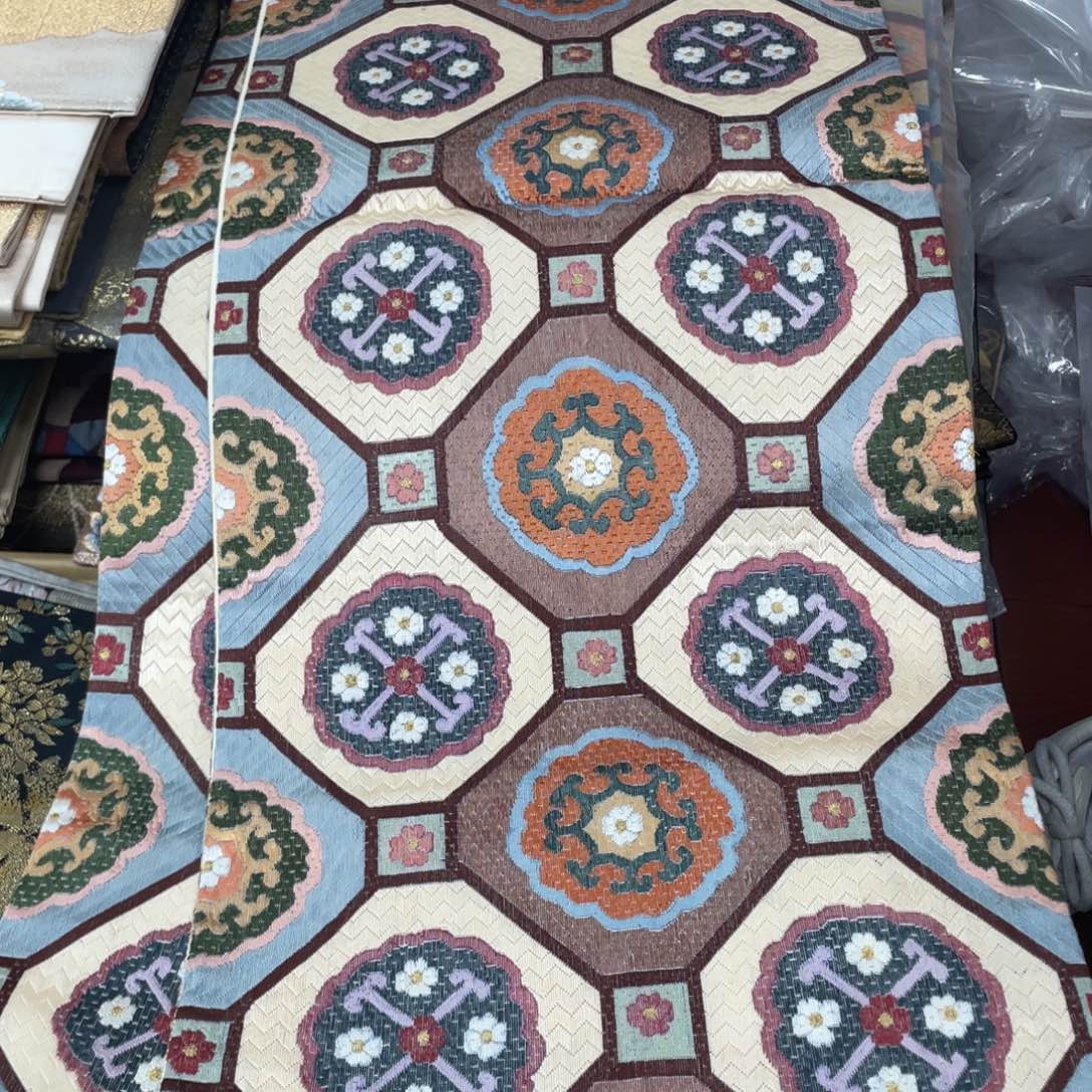 织绣唐锦桑蚕丝正绢面料 纳纱绣