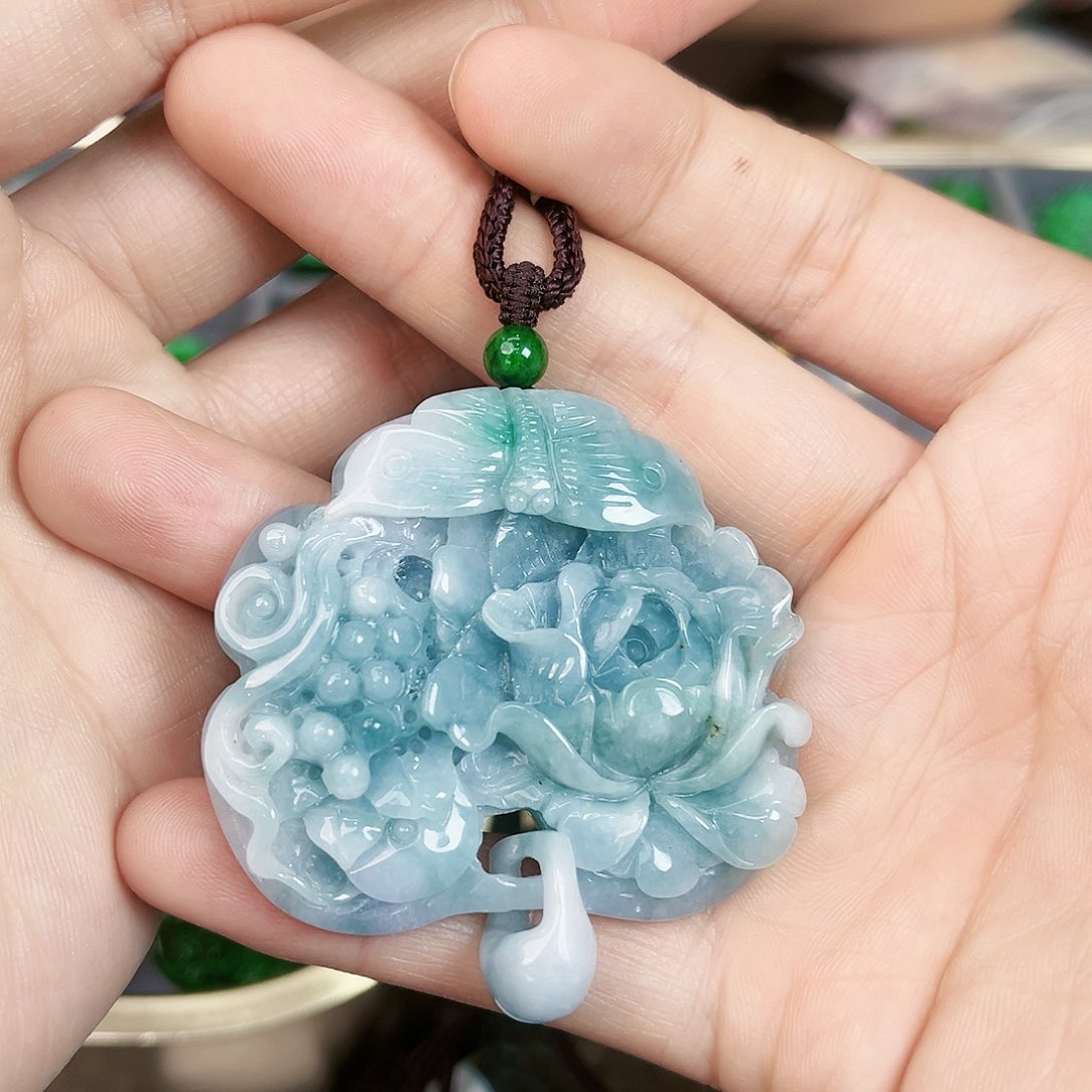 翡翠颈饰未镶嵌吊坠