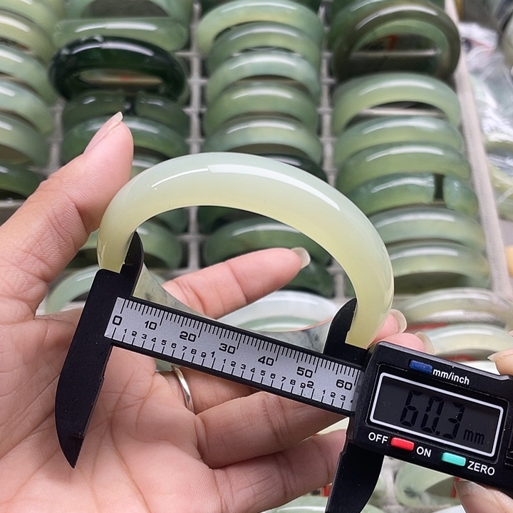 蛇纹石玉未镶嵌手镯210