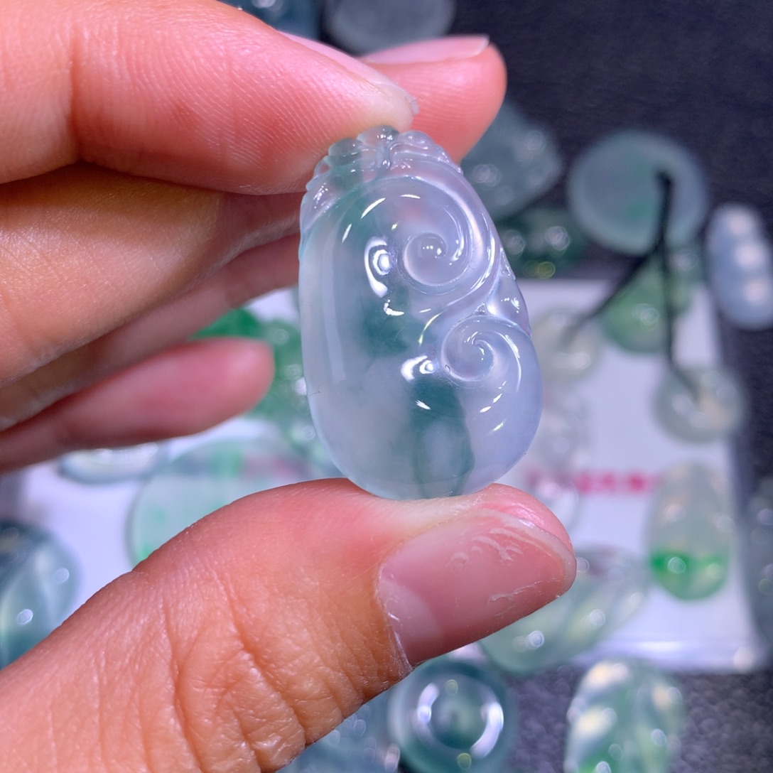 翡翠颈饰未镶嵌翡翠