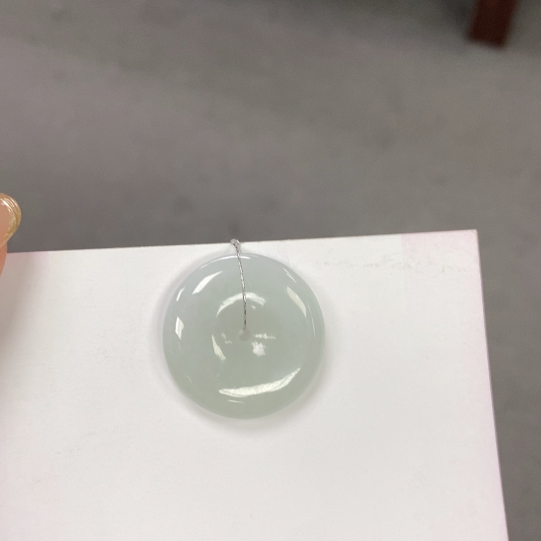 翡翠颈饰未镶嵌平安扣