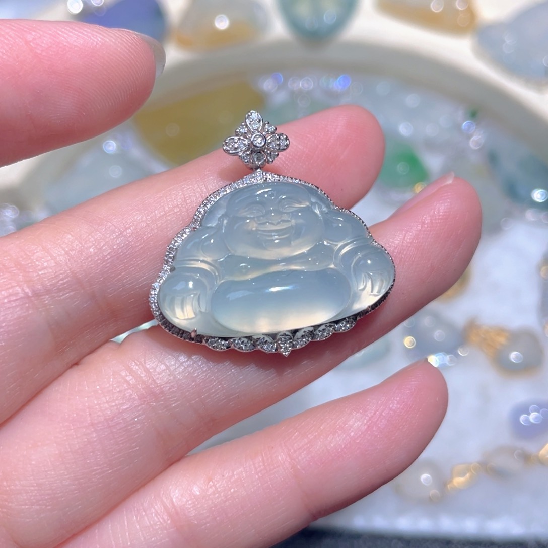 翡翠18K金镶嵌颈饰好****y翡翠