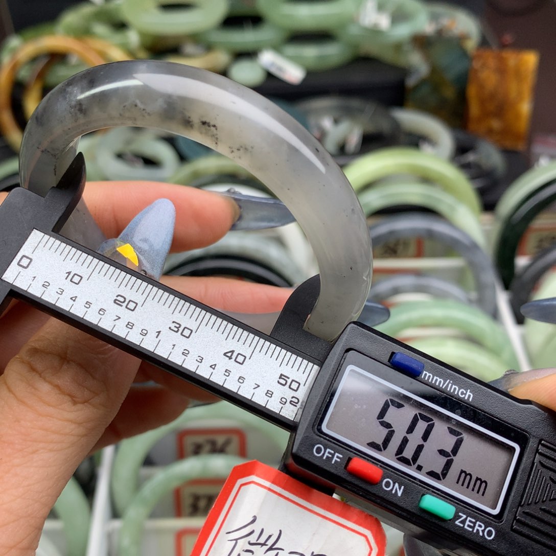 蛇纹石玉未镶嵌手镯379