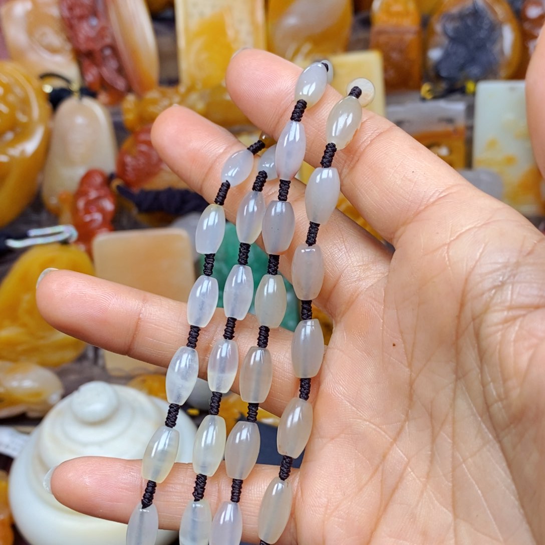 石英质玉颈饰未镶嵌