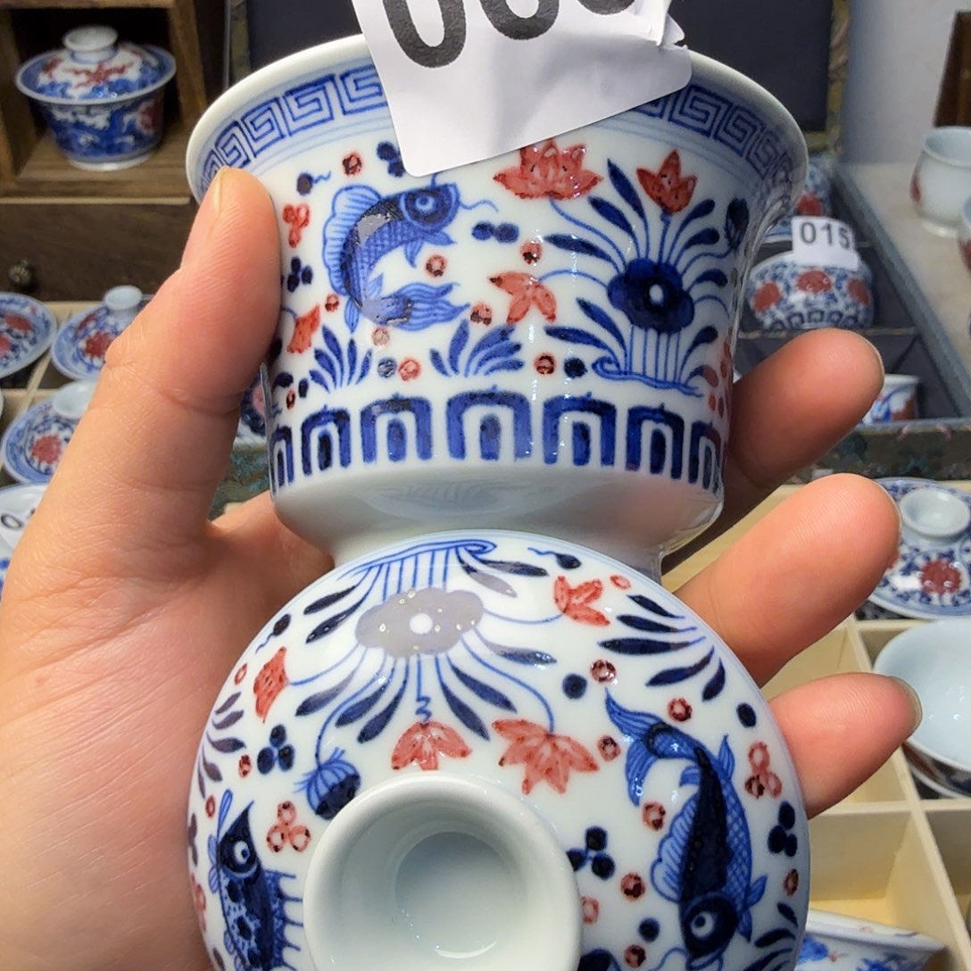 B***u青花釉里红鱼藻马蹄盖碗