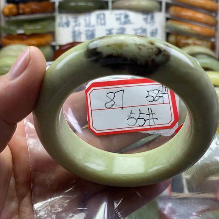 蛇纹石玉颈饰未镶嵌