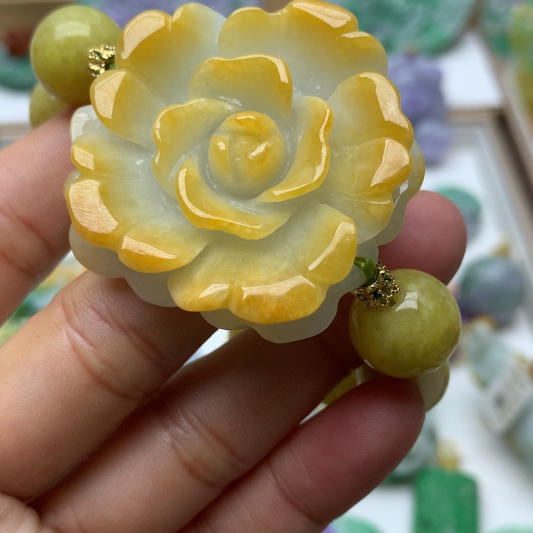 翡翠颈饰未镶嵌翡翠