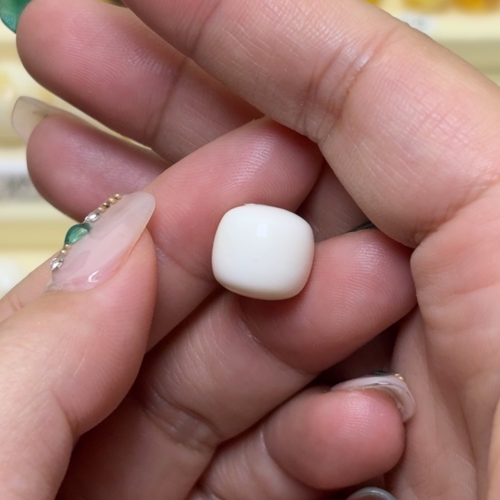 未镶嵌琥珀裸石12加漆白老型