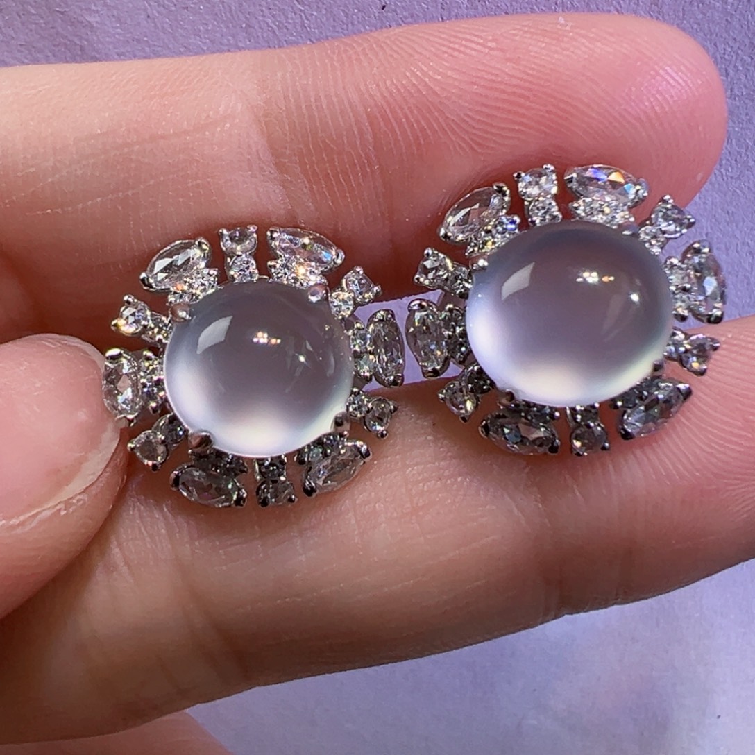 18K金镶嵌翡翠耳饰耳包