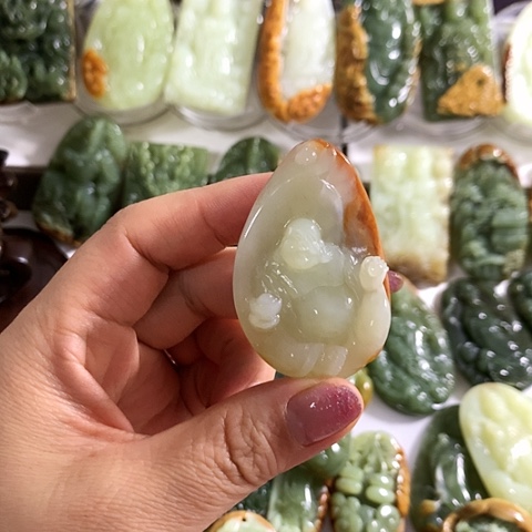 岫岩河磨玉（透闪石质玉）吊坠未镶嵌