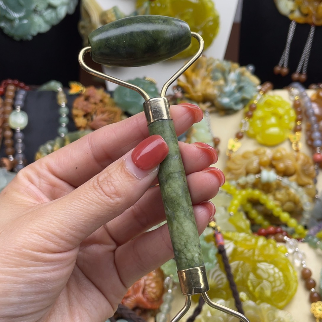 未镶嵌蛇纹石玉颈饰