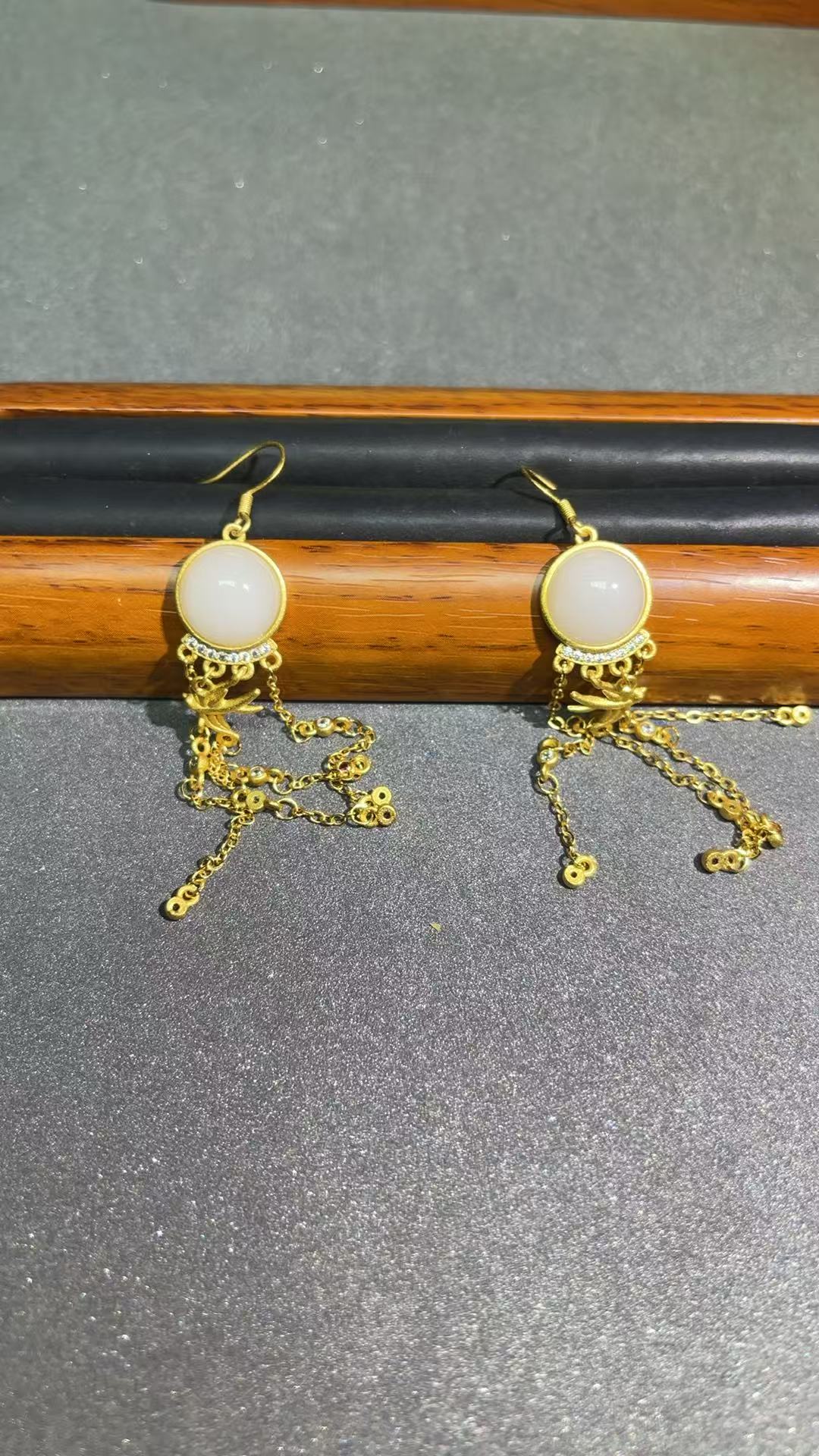 a4916黄托圆包流苏耳钩多样发