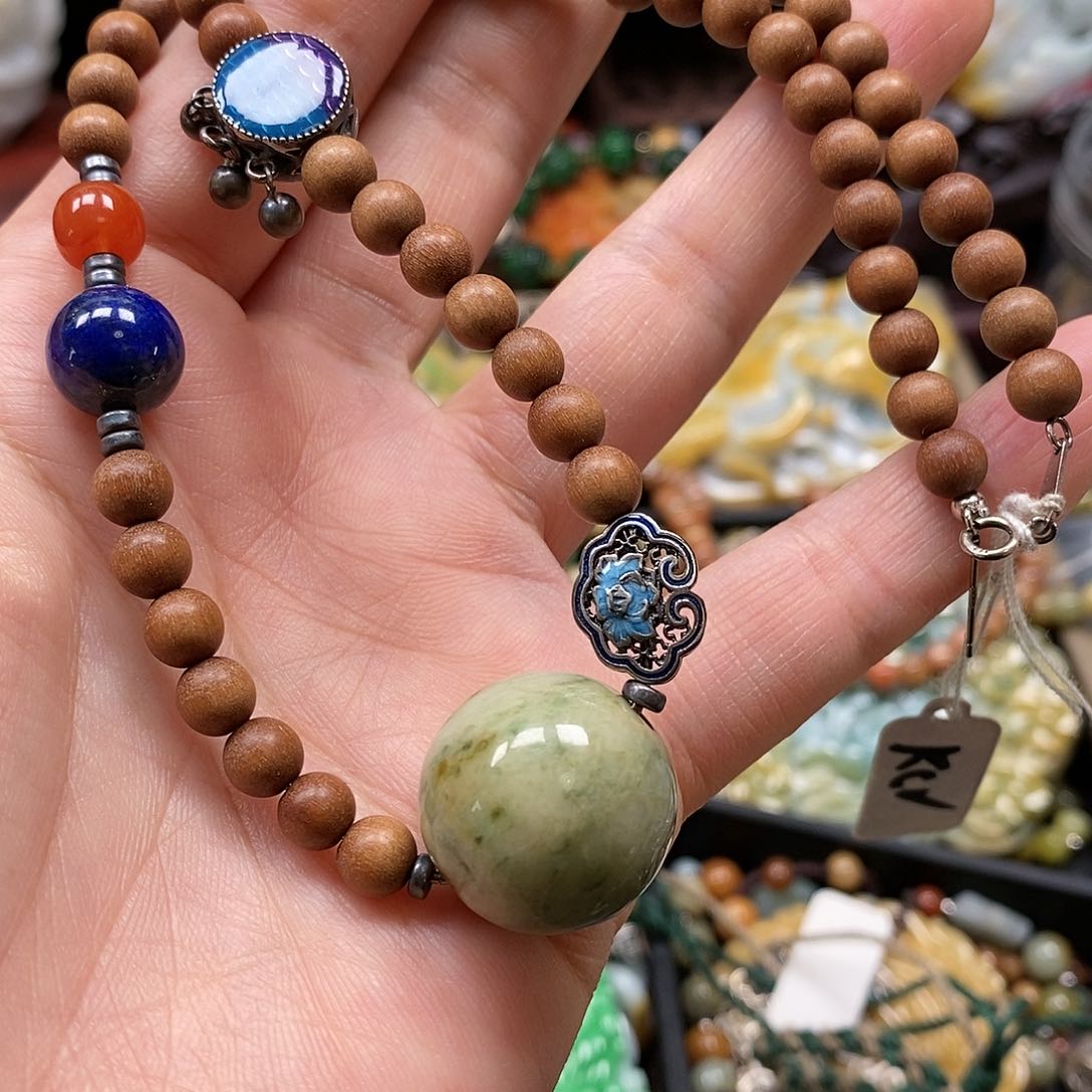 翡翠颈饰未镶嵌翡翠