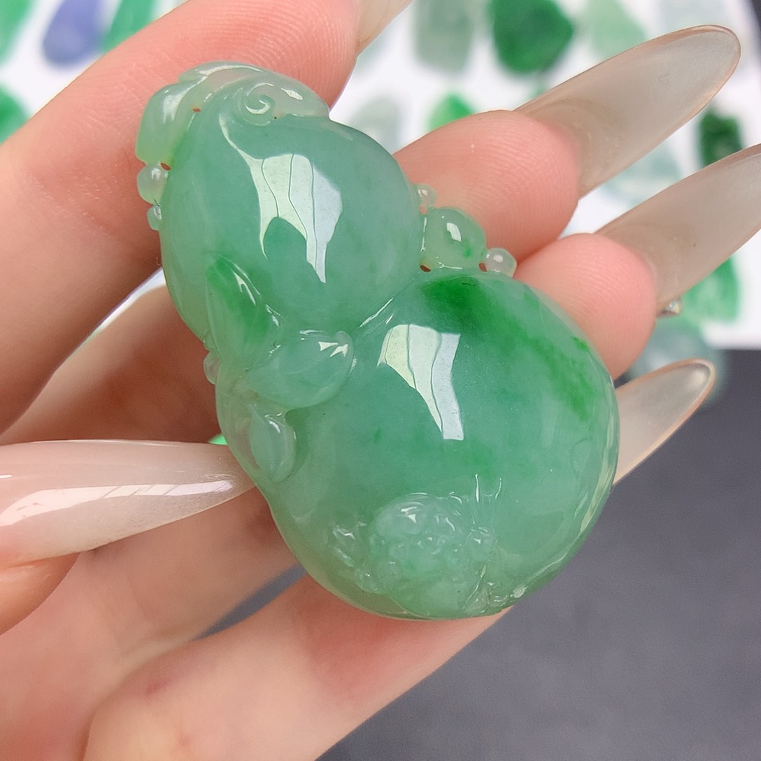 翡翠未镶嵌颈饰葫芦