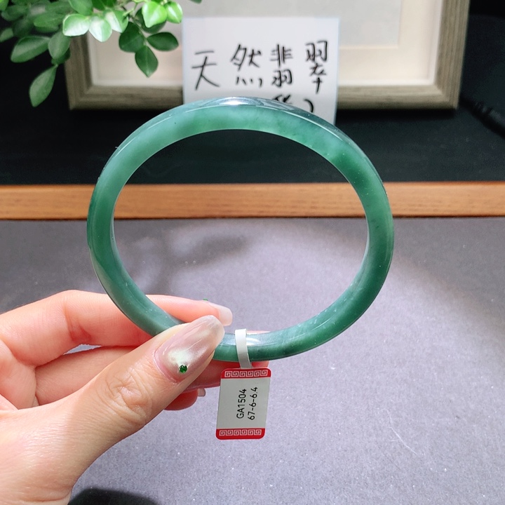 翡翠手镯未镶嵌天然翡翠手镯